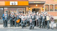 Ein Gruppenfoto des Karnevalvereins 'KG Schwarz-Weiss'