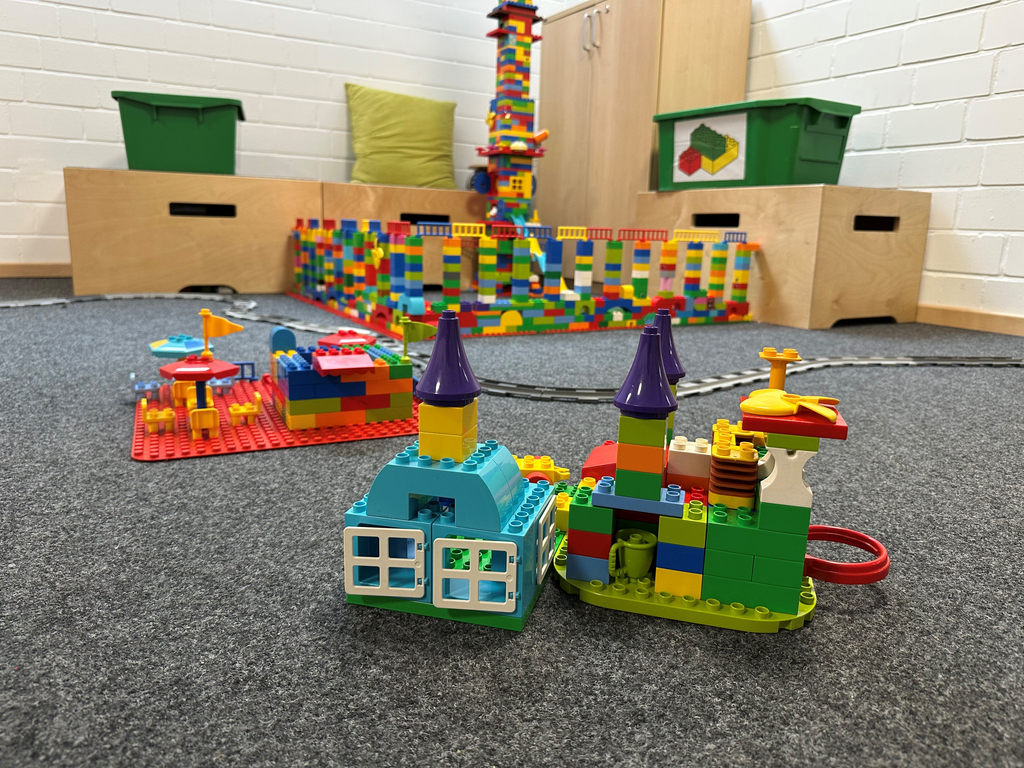  DUPLO®-Steine in der Bücherei Kinderhaus