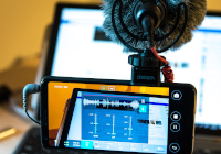 Smartphone mit Mikrophon und Video-Software