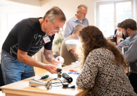 Im Repair-Cafe wird gemeinsam repariert. ©Dominic Sehak Im Repair-Cafe wird gemeinsam repariert. ©Dominic Sehak