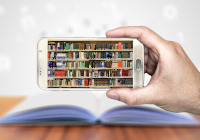 Ein Smartphone mit einem Bücherregal-Bild