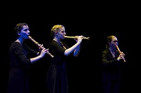 Drei Blockflötenspielerinnen