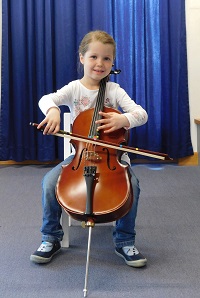 junge Cellistin Foto