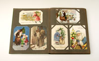 Historisches Postkartenalbum mit sechs Postkarten mit Weihnachtsmannmotiven.