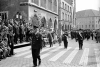 Festzug auf dem Prinzipalmarkt vor dem Rathaus.