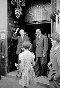 Konrad Adenauer bei einem Empfang in Münster, 1954