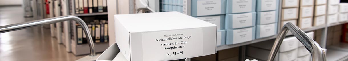 Archivkarton mit Beschriftung