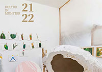 Titelseite Magazin Kultur in Münster 21/22 Ausschnitt aus der Titelseite des Kulturmagazins mit einem Blick in ein Künstleratelier