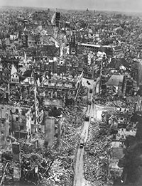 Foto vom zerstörten Münster im April 1945