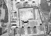 Luftbild der Kaserne am Hohen Heckenweg, in der nach Kriegsende Displaced Persons untergebracht waren.