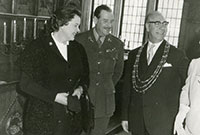 Foto mit dem Bürgermeister von York Alderman Ward bei einem Delegationsbesuch im Friedenssaal