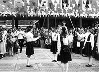 Foto mit Auftritt einer englischen Tanzgruppe