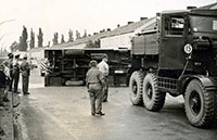 Foto von einem Verkehrsunfall mit Militärfahrzeugen auf dem Hohen Heckenweg, 1960er Jahre