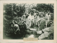 Kapuziner bei einer Wanderung auf den Carolinen-Inseln.