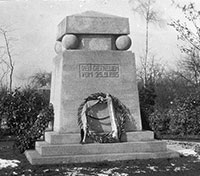 Dreizehner-Denkmal im Vicres-Village, 1915