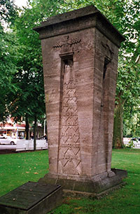 Traindenkmal an der Promenade