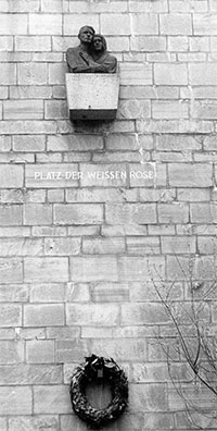 Gedenkskulptur an Hans und Sophie Scholl, Platz der Weißen Rose