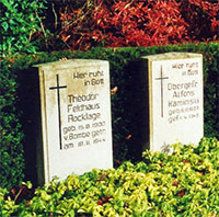 Zwei Einzelgräber erinnern an Opfer des Zweiten Weltkriegs
