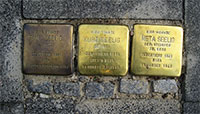 Drei Stolpersteine