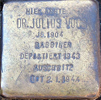 Stolperstein mit Namen und persönlichen Angaben