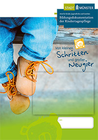 Schriftzug und Illustration: Zwei Kleinkindbeine in Jeanshose