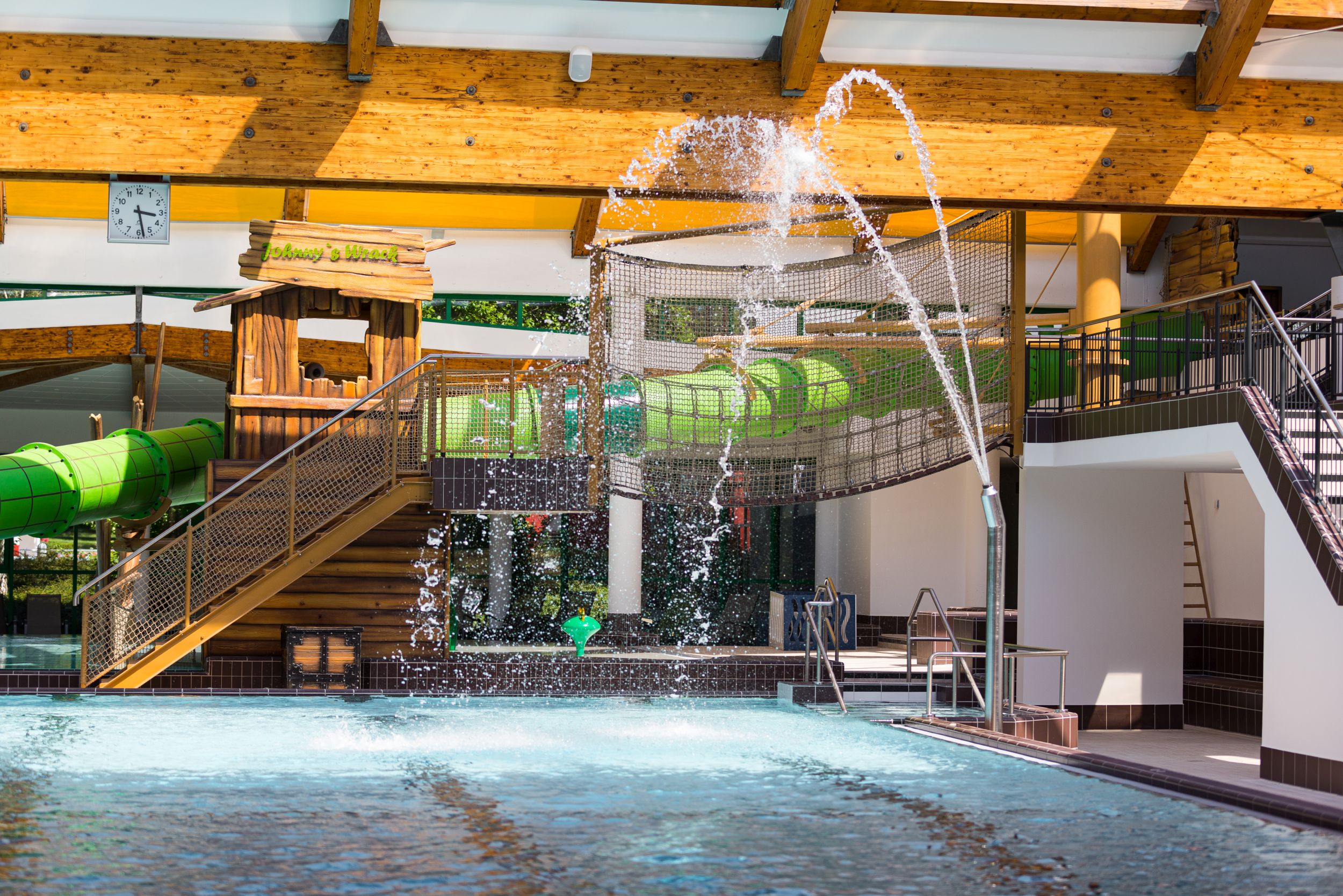 Urwaldecke im Schwimmbad