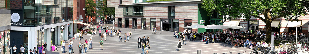 A large square (Stubengasse) with people