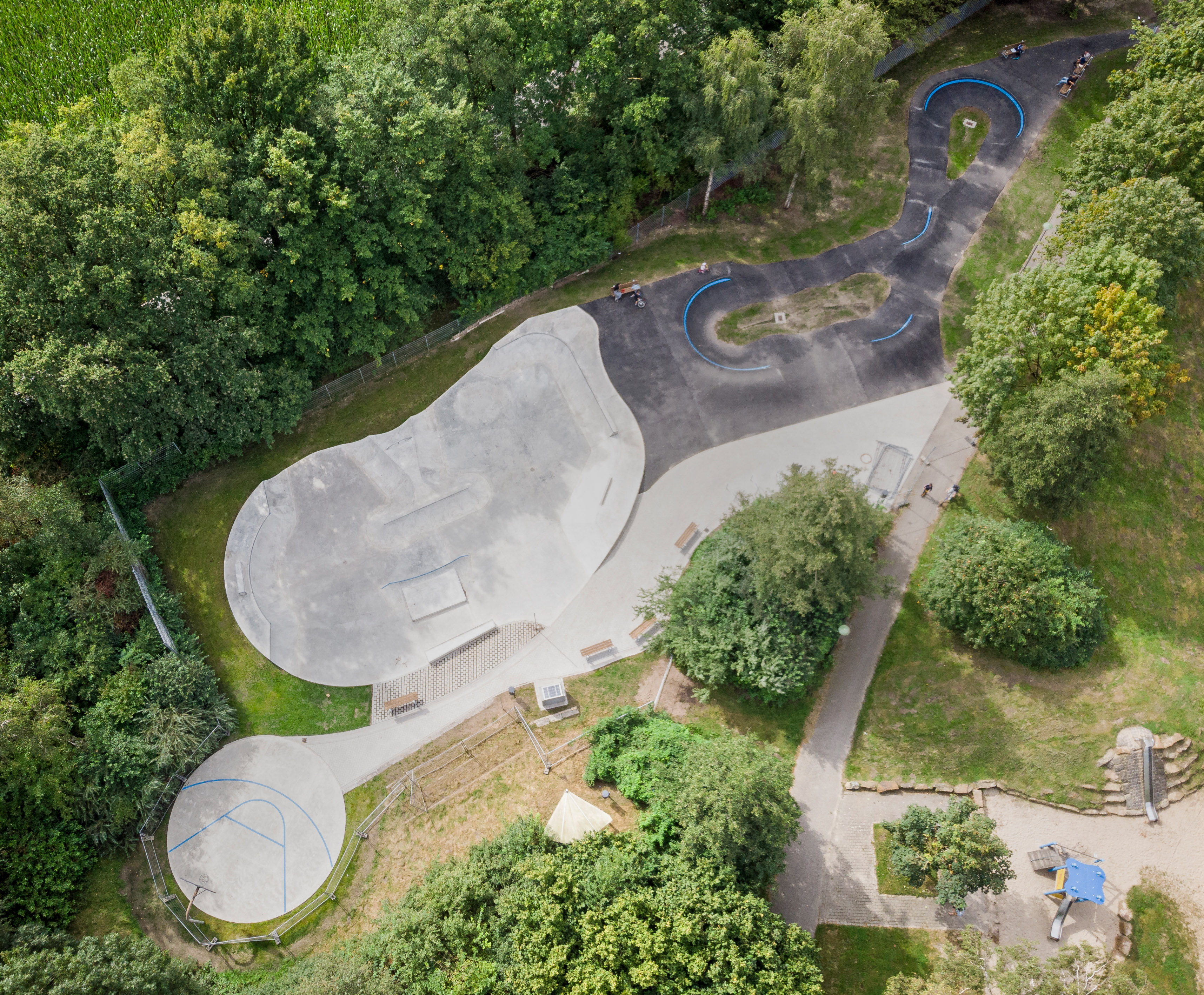 Die Skate- und Pumptrack-Anlage in Coerde von oben