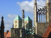 Blick vom historischen Rathaus zum Paulusdom