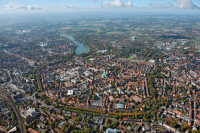 Luftbild von der Altstadt mit Promenade