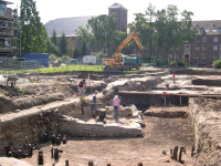 Ausgrabung einer mittelalterlichen Kurie im Bereich des heutigen Heriburg-Hauses