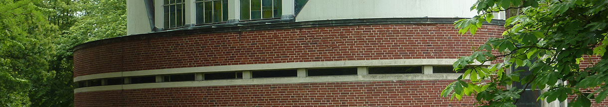 Umlaufendes Fensterband bei der Kapelle auf Haus Heidhorn