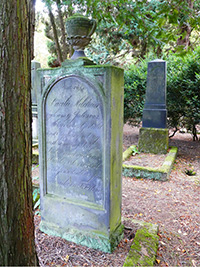 Alter Grabstein mit Inschrift