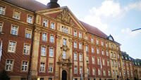 Hohes und breites Verwaltungsgebäude von 1912-1914