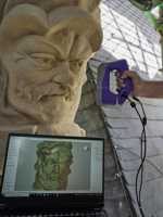 Steinernes Portrait am Schloss