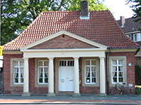 Das klassizistische Torhaus