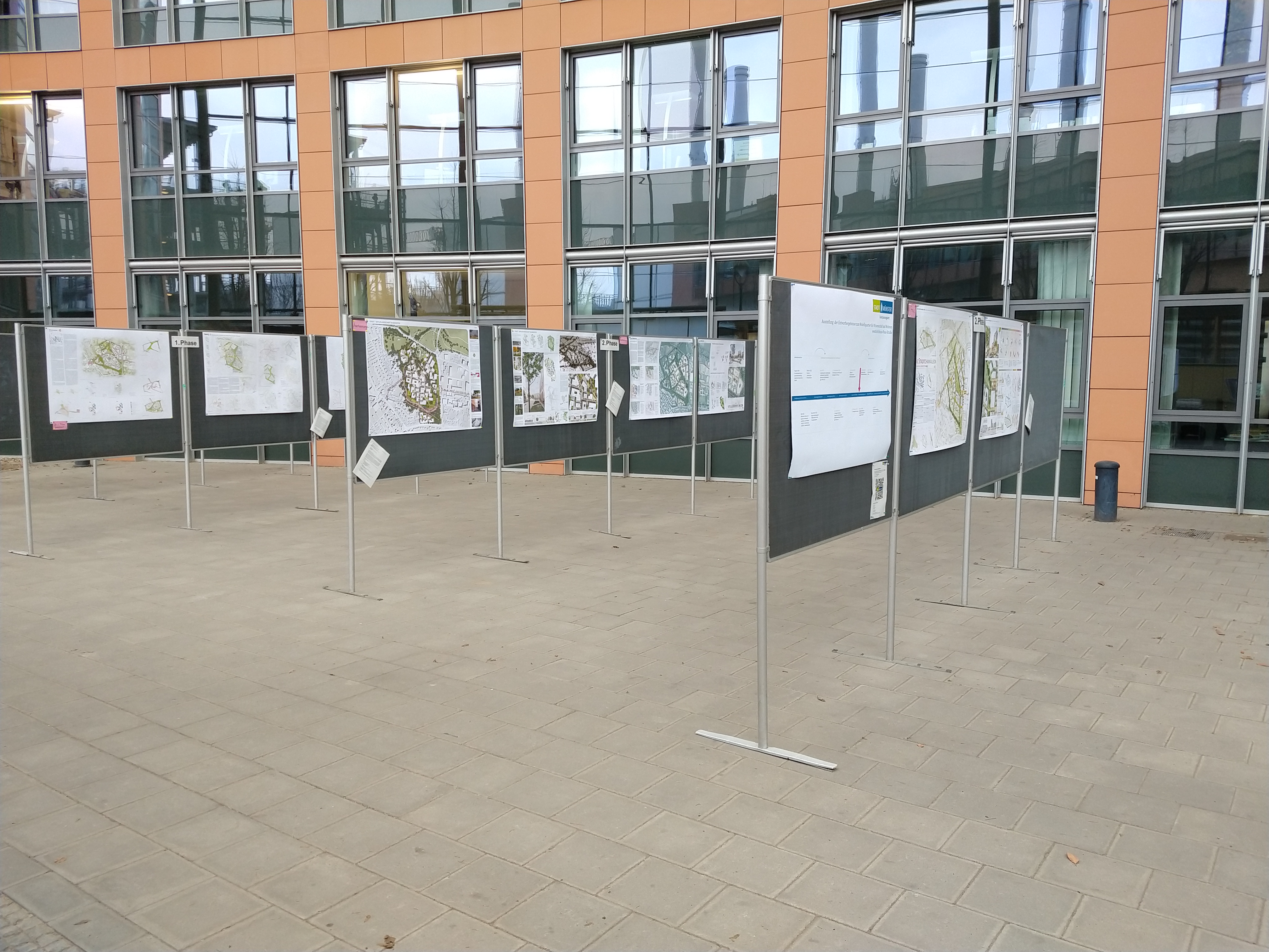 Ausstellung der Wettbewerbsergebnisse in der Glashalle des Stadthauses 3