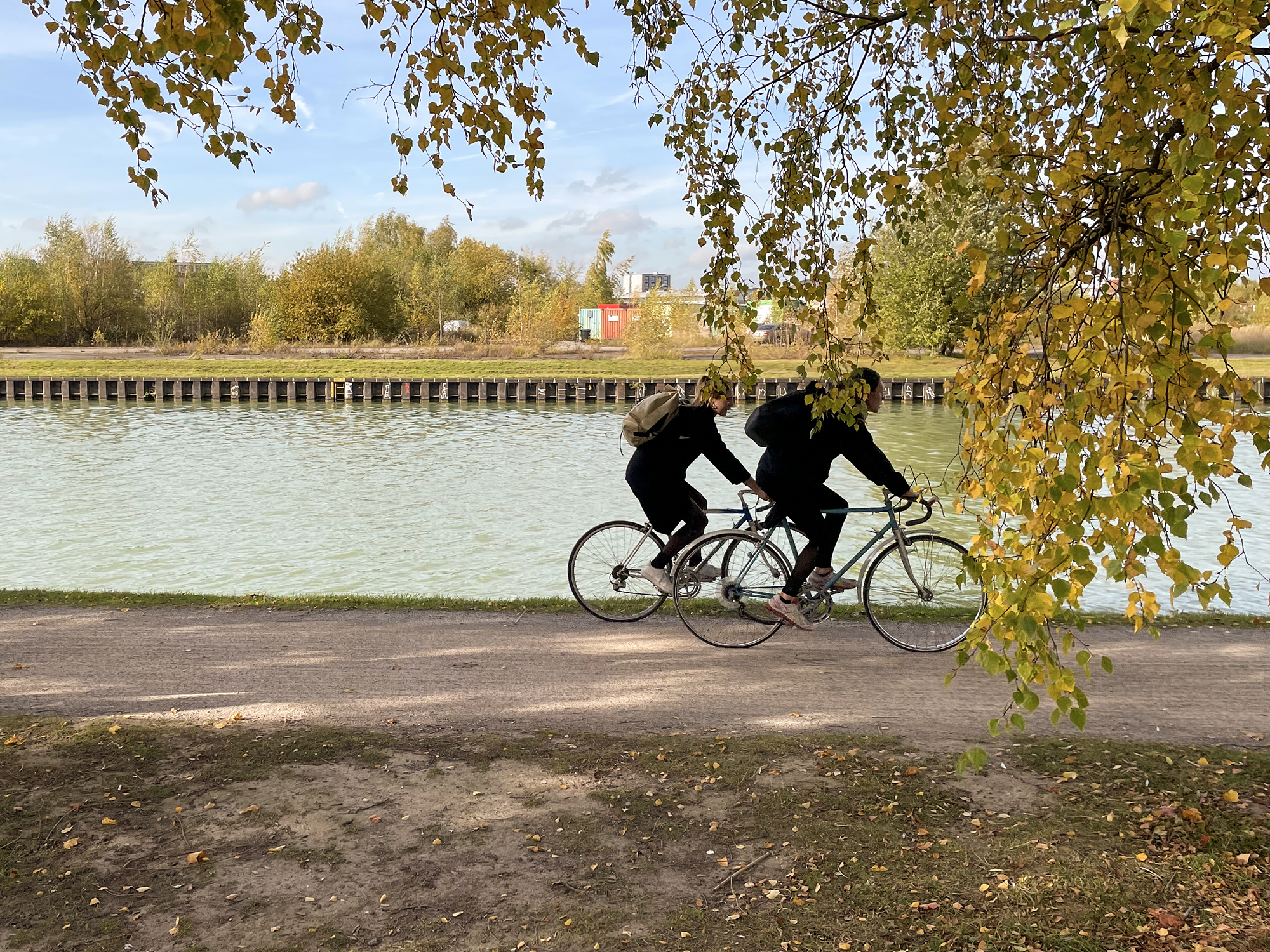 Radweg an der Kanalkante