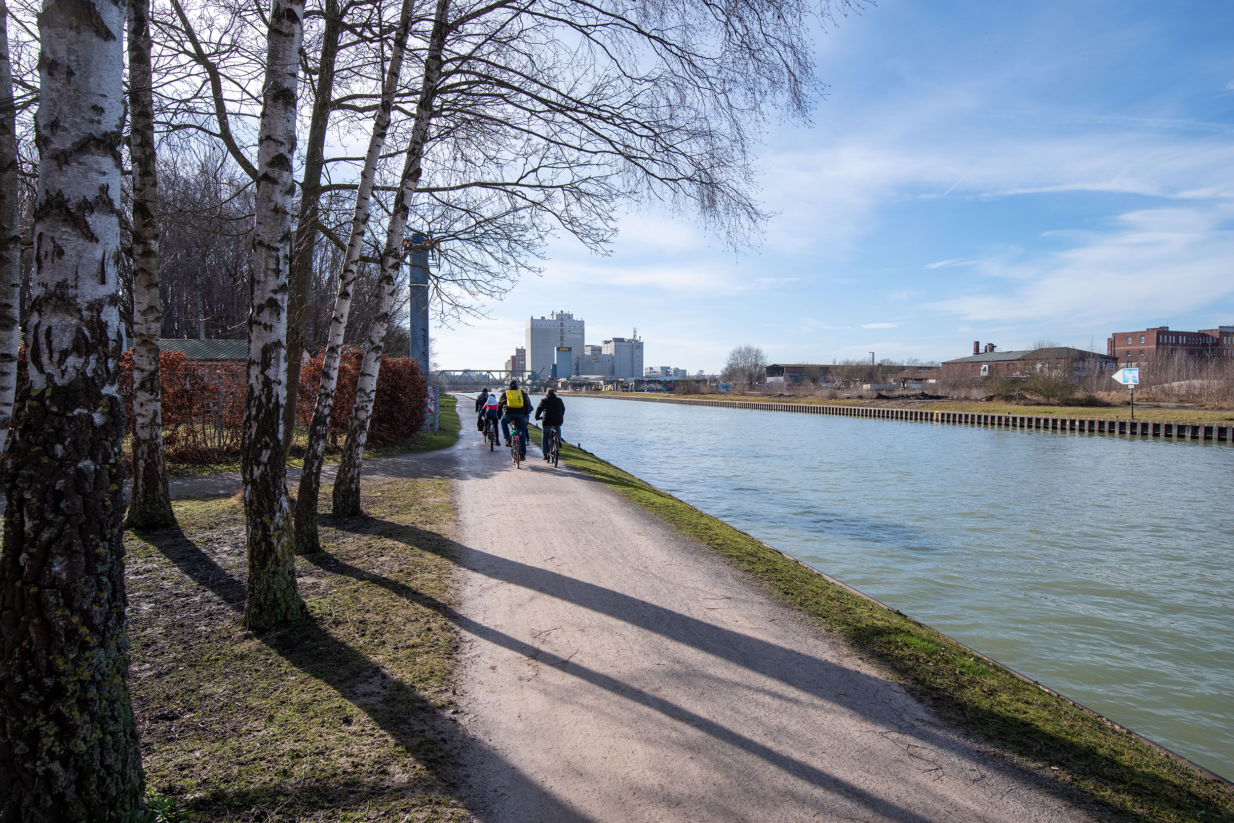  Radweg an der Kanalkante