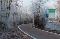 Foto von dem bereits verbreiterten, gemeinsamen Geh- und Radweg Loddenheide