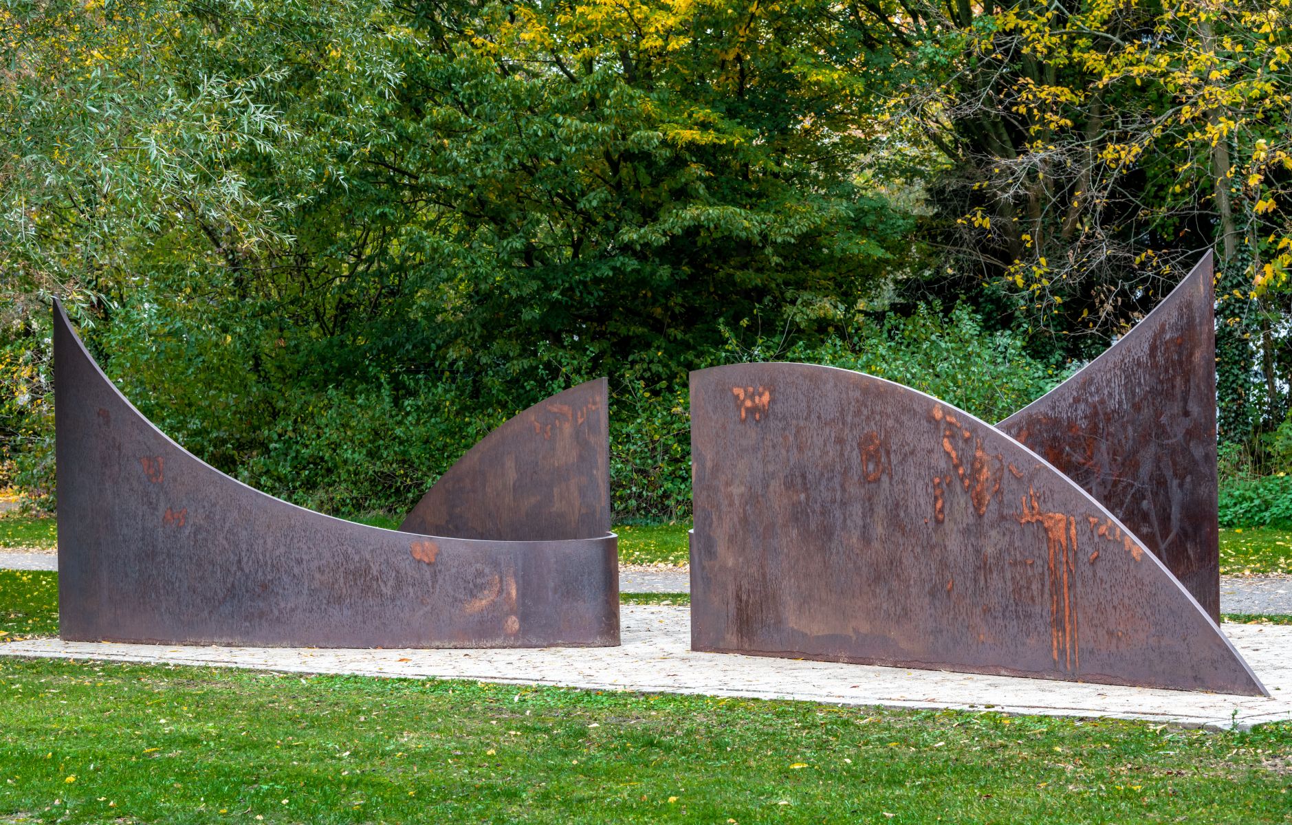 Bild einer Skulptur im Park