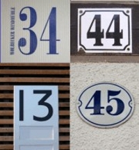 Abbildung: verschiedene Hausnummernschilder
