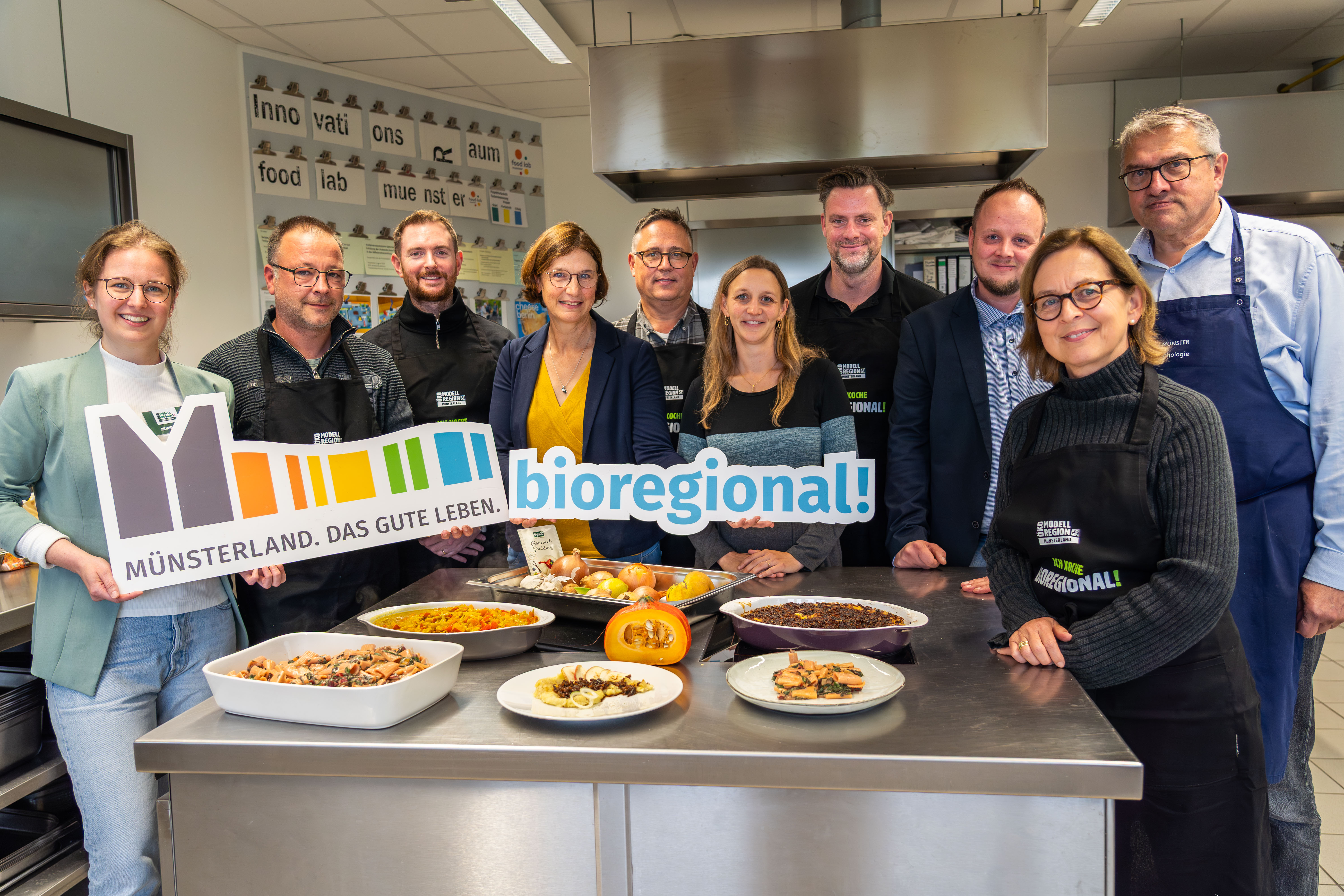 Die Projektgruppe für Münster isst gut präsentiert die Gerichte.