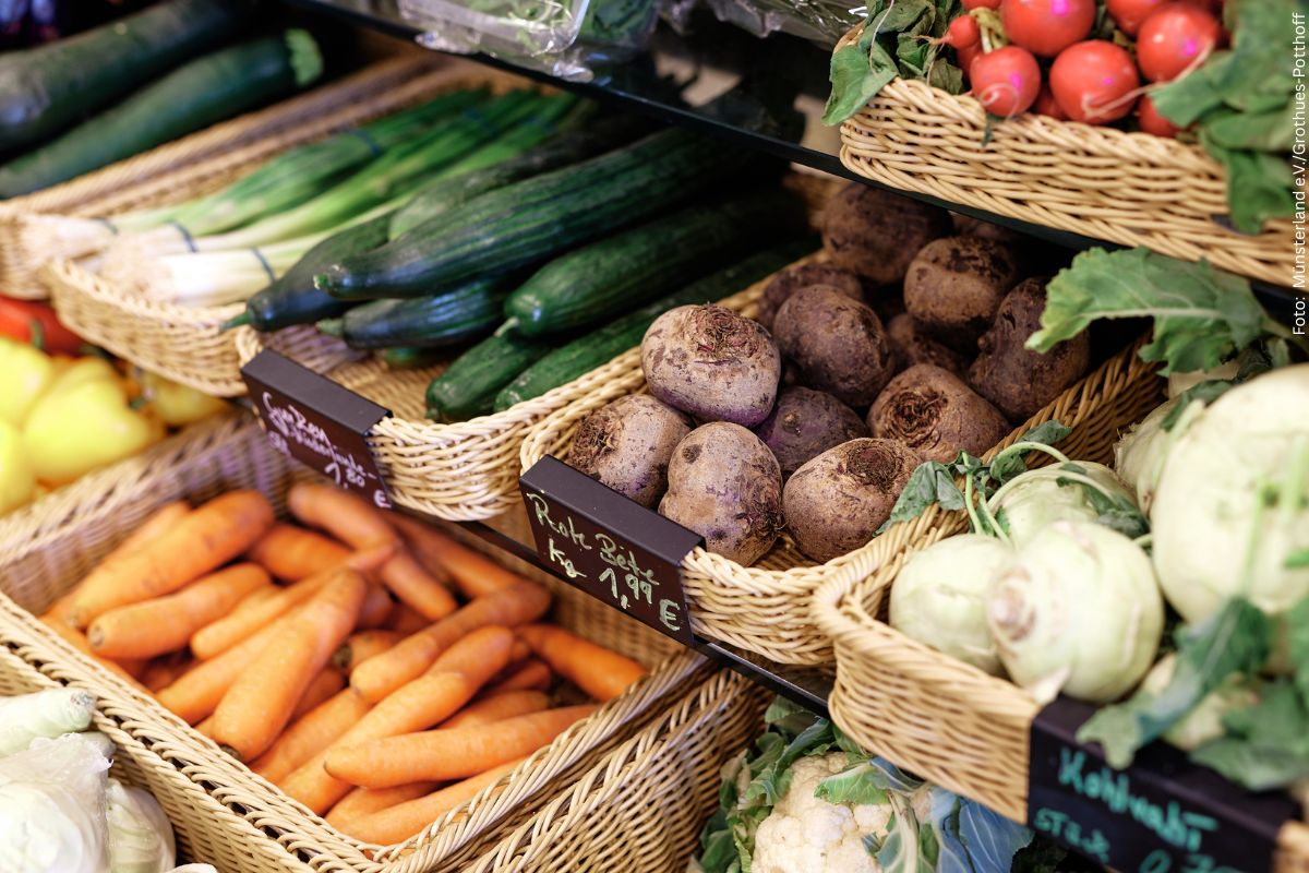 Saisonale Gemüsesorten, die zum Verkauf angeboten werden