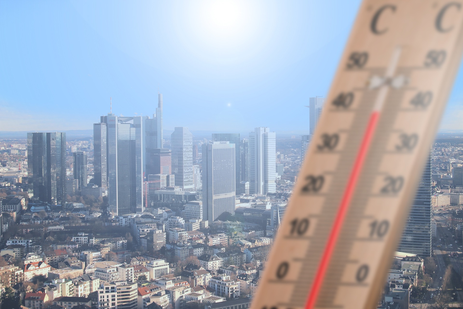 Hitze Thermometer und Stadt