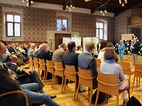 Oberbürgermeister Markus Lewe spricht vor den Teilnehmenden der Klimakonferenz in Münster.