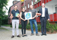 Georg Böning und Nadine Somberg vom Amt für Grünflächen, Umwelt und Nachhaltigkeit sowie Andreas Jenschke und Sebastian Albers von der Wohn- und Stadtbau (v.l.; Foto: Stadt Münster) Das Bild zur Baustellenführung in der Scheibenstraße.