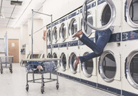 Energiesparen im Haushalt (Foto: Ryan McGuire - pixabay.com) Das Bild eines Waschsalons.