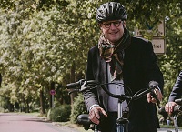 Oberbürgermeister Markus Lewe mit Fahrrad und Helm