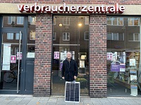 Energieberater Thomas Weber steht vor der Verbraucherzentrale NRW in Münster.